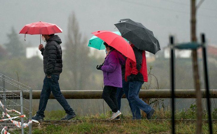 Los chubascos afectarán a gran parte de la Península el fin de semana marcado por la presencia de la borrasca 'Lola'