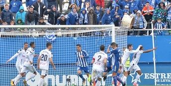 El Albacete Balompié, con más acierto que fútbol, logró remontar en Lorca y sumar los tres puntos (1-2)