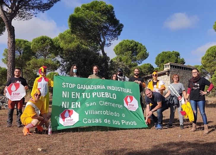 Más de 40.000 firmas rechazan la instalación de una macrogranja de casi 1,5 millones de gallinas entre Cuenca y Albacete