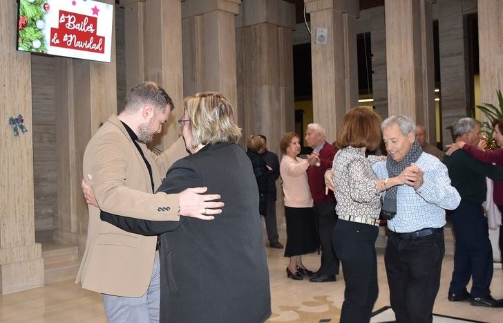 El Ayuntamiento de Albacete organiza cuatro sesiones especiales de bailes de Navidad para mayores