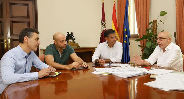 El delegado del Gobierno en Castilla-La Mancha se compromete a impulsar la II Fase de Sustitución de Bombeos de la Mancha Oriental