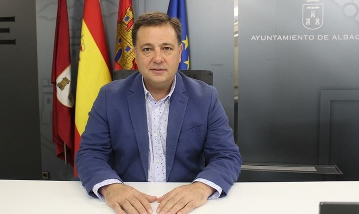 Manuel Serrano (PP) critica al equipo de gobierno municipal y solicita que los toros se incluyan como promoción de Albacete