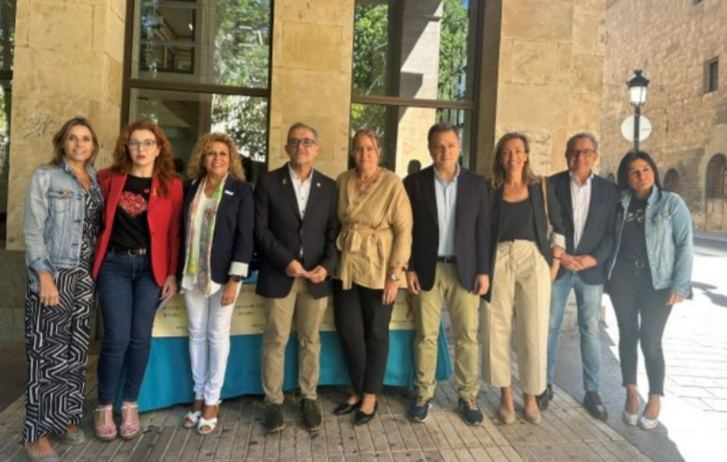 El alcalde de Albacete se compromete a seguir colaborando con la Asociación de Familias de Niños con Cáncer