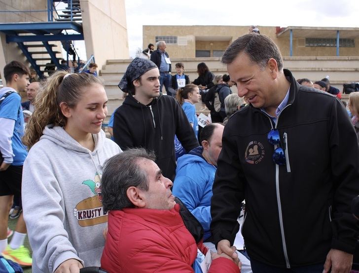 Serrano felicita a APACEAL por aunar deporte, solidaridad e inclusión en su II Carrera ‘Corre por la Parálisis Cerebral’