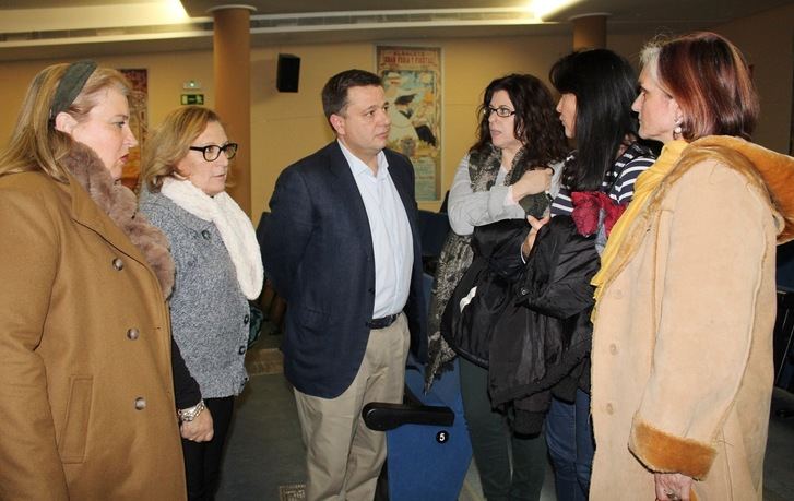 Los vecinos de Fátima y Franciscanos de Albacete reciben información de la rehabilitación de la calle Arquitecto Vandelvira