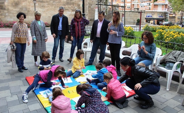 La Semana Mundial de la lactancia materna se celebró en Albacete a las puertas del Ayuntamiento