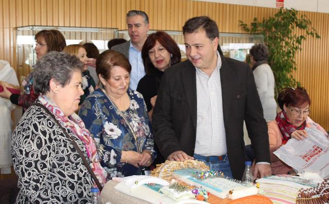 El III Encuentro de Bolillos de Albacete lucha por recuperar una seña de identidad de la provincia