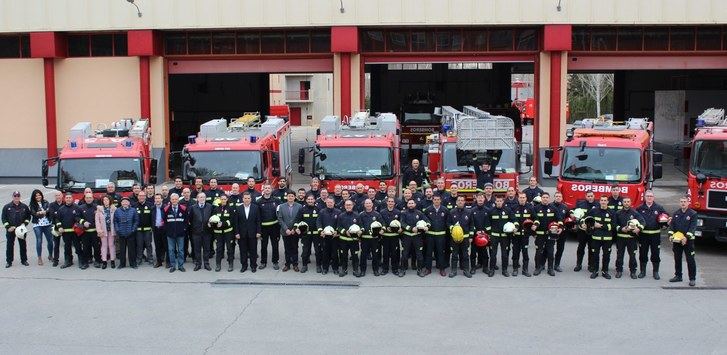 Los bomberos de Albacete festejan junto al alcalde de la ciudad a su patrón, San Juan de Dios