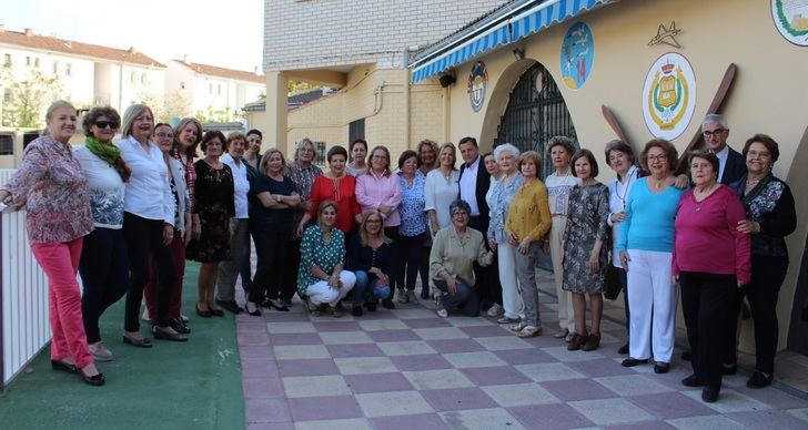 El alcalde se reúne con las mujeres de la Asociación ‘Damas de la Virgen de Loreto’ de Albacete