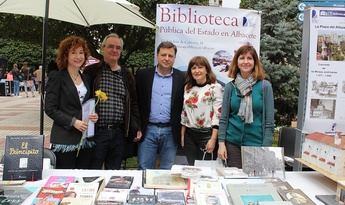 El Día del Libro se celebra en Albacete destacando el valor de las bibliotecas públicas