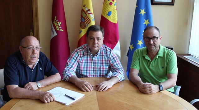 El Ayuntamiento de Albacete seguirá colaborando con FUDECU en la escuela de cuchillería