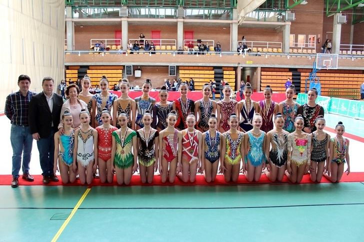 El alcalde apoya a las gimnastas del Campeonato Regional disputado en Albacete