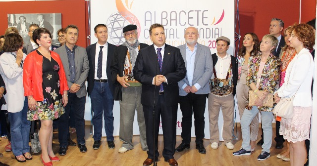 El Ayuntamiento de Albacete abre las puertas de su stand de Feria, con una exposición cuchillera