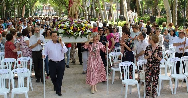 Las Fiestas de San Juan de Albacete viven su romería, tras las 7.000 personas en el desfile de antorchas