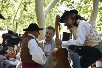 El Grupo Abuela Santa Ana devolvió un año más la tradición del traje manchego a la Feria de Albacete