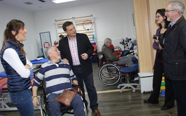 El alcalde felicita al Centro Integral de Enfermedades Neurológicas por ser el único de Albacete que ofrece el tratamiento Therasuit