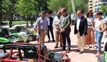 El mantenimiento de las zonas verdes de Albacete se moderniza con la idea de mejorar el servicio