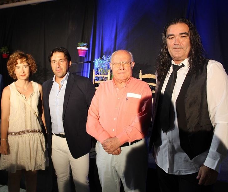 Solidaridad de los albaceteños con la Asociación Española Contra el Cáncer asistiendo al concierto de Manuel Cuevas