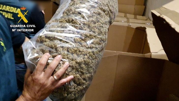 La Guardia Civil incauta el mayor alijo de marihuana envasada encontrado hasta el momento