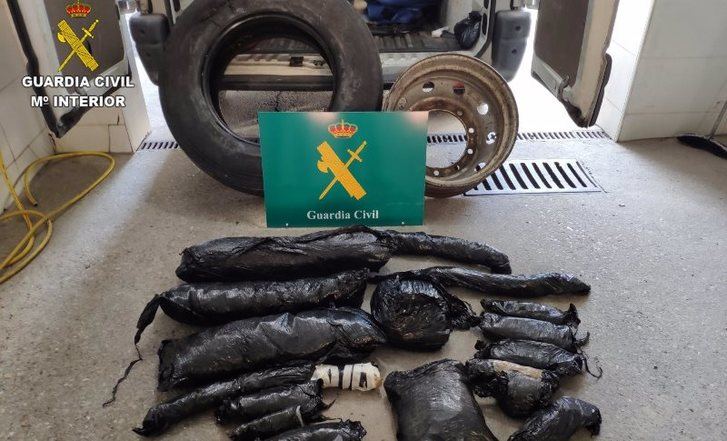 Detenido por llevar 7 kilos de marihuana ocultos en la rueda de repuesto de su camión en Velada (Toledo)