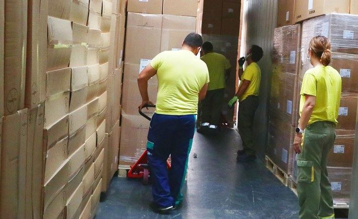 La Junta de Castilla-La Mancha ha enviado esta semana cerca 480.000 artículos de protección a los centros sanitarios