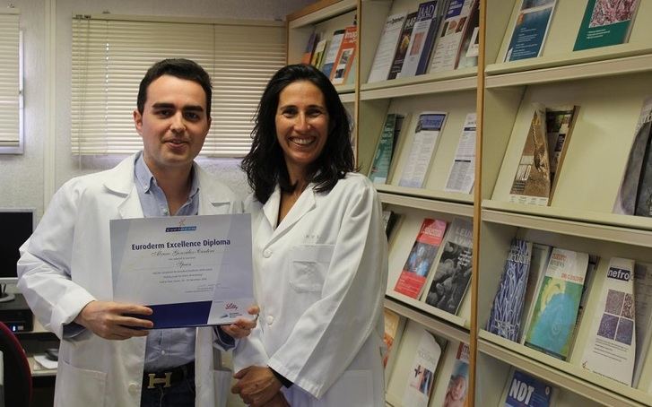 Un médico residente de dermatología del Hospital de Toledo, premiado otra vez por sus trabajos de psoriasis