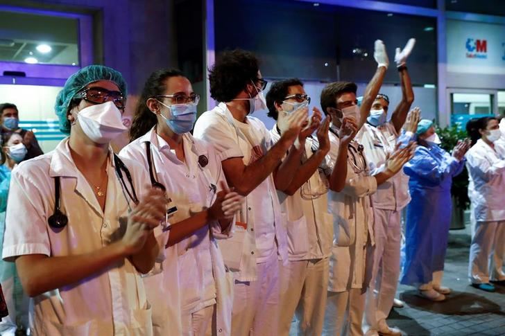 Castilla-La Mancha ya ha contratado a 1.200 sanitarios y repartirá este jueves 135.000 guantes