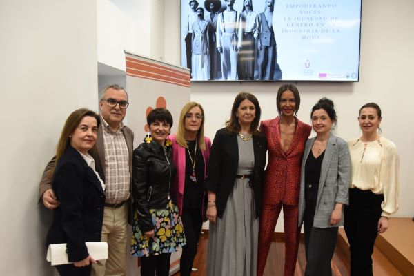 Mesa redonda en la Facultad de Económicas: Un llamado a la igualdad de género en la moda