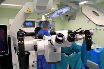  Nuevo microscopio quirúrgico de última generación al servicio de Neurocirugía del Hospital de Toledo 