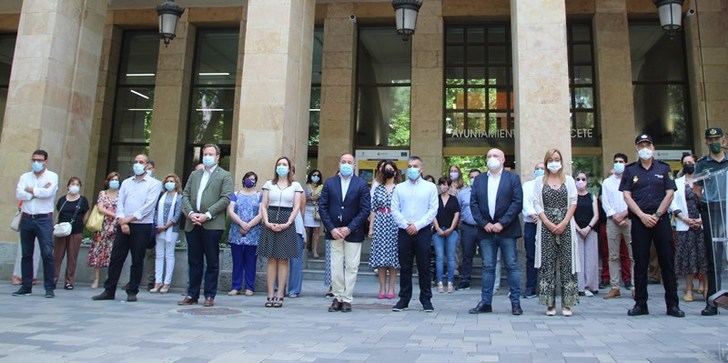 Minuto de silencio en Albacete como condena a los últimos casos de asesinatos machistas