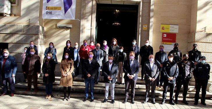 Minuto de silencio en Albacete con motivo del Día Internacional de la Lucha Contra la Violencia hacia las Mujeres