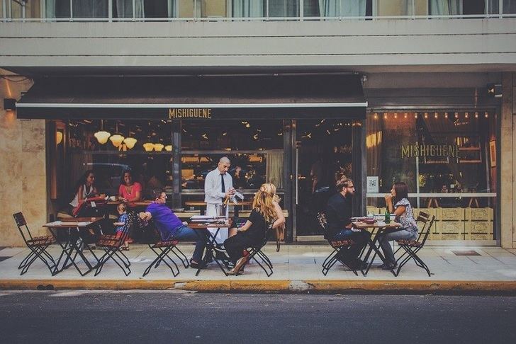 Mobiliario necesario para abrir un bar