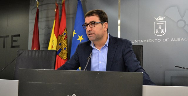Belinchón (PSOE) ‘carga’ contra el alcalde de Albacete por “confundir” la gestión con la utilización de medios públicos “para hacer campaña”