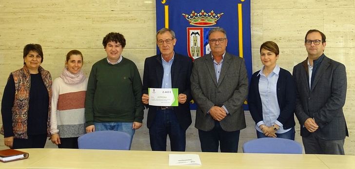 El Ayuntamiento de Munera entrega a Asprona el dinero de la recaudación del Concierto de Navidad