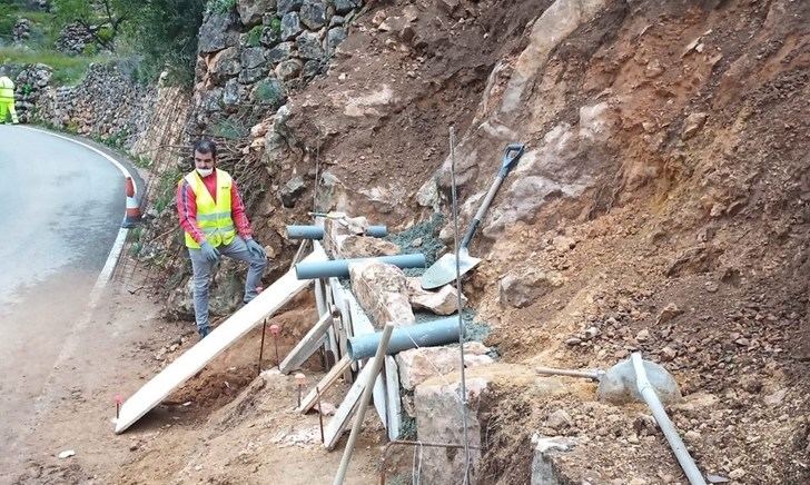 La Junta trabaja en la reconstrucción del muro de contención de la CM-3203 en Ayna, afectado por las fuertes lluvias