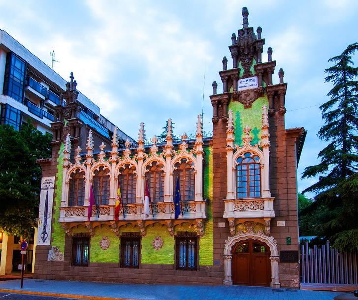 Comienza la renovación del alumbrado exterior del Ayuntamiento, el Museo Municipal y el Museo de la Cuchillería, en Albacete
