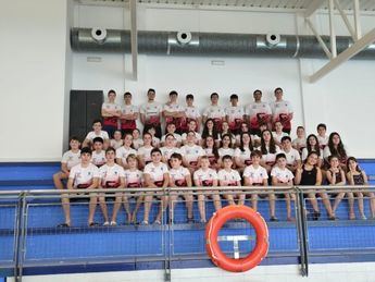 Cerca de 400 Deportistas Participan en el Campeonato de Natación a Pesar de las Bajas por Gripe