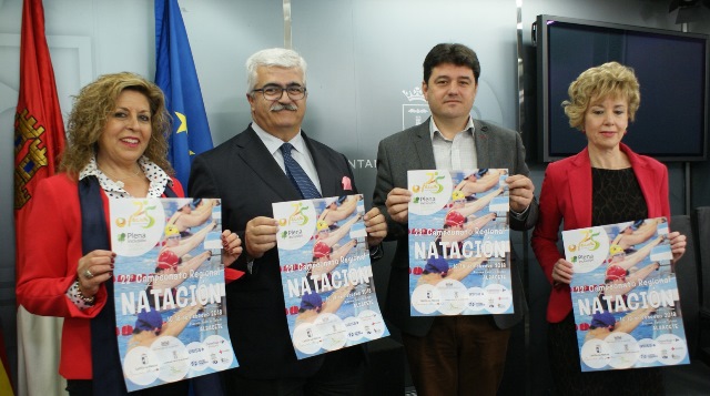 Un momento de la presentación del campeonato que se celebra en la piscina Juan de Toledo de Albacete.