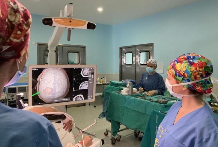 Un nuevo sistema de neuronavegación aportará precisión en las cirugías cerebrales en el Hospital de Albacete