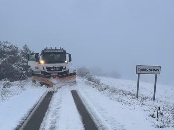 La Diputación de Albacete despliega 10 toneladas de sal para garantizar la seguridad en carreteras nevadas