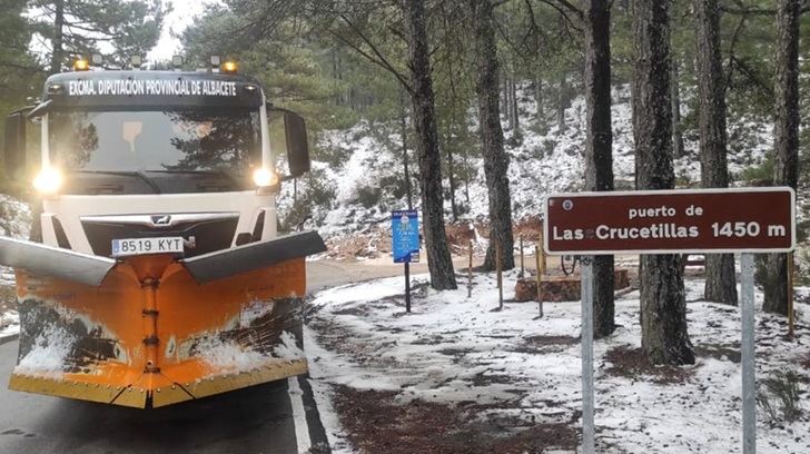 Continúan las actuaciones en la red viaria provincial de Albacete ante los problemas de hielo y nieve