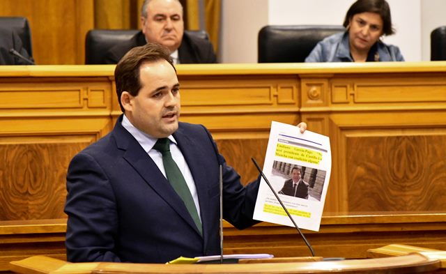 El presidente del PP de Castilla-La Mancha en el debate de la región, este martes.