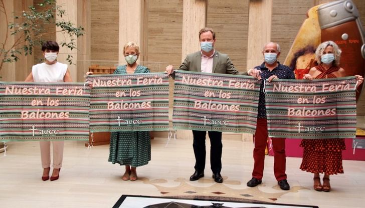 El Ayuntamiento de Albacete se suma a la campaña de la AECC ‘Nuestra Feria en los balcones’