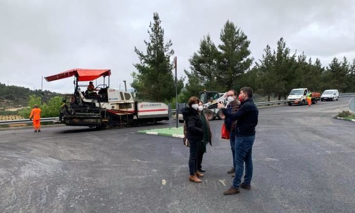 Continúan las obras de conexión de la carretera CM-32016 en Yeste (Albacete)