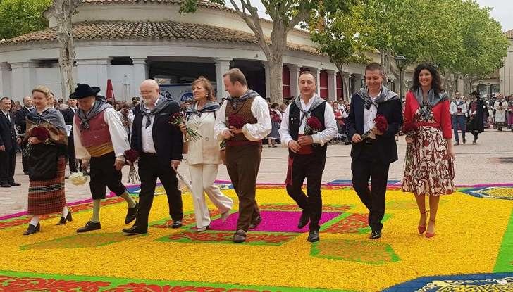 La ofrenda a la Virgen de Los Llanos sirvió para recordar a los afectados del temporal en la provincia de Albacete