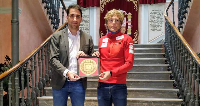 Recepción en la Diputación de Albacete al alpinista Óscar Cardo