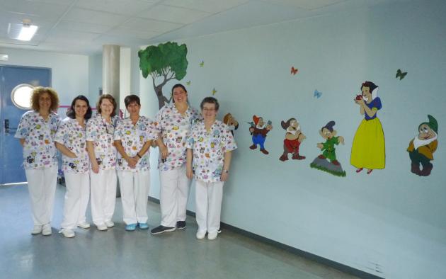 La Escuela de Arte de Valdepeñas redecora la unidad materno-infantil del Hospital General de la ciudad