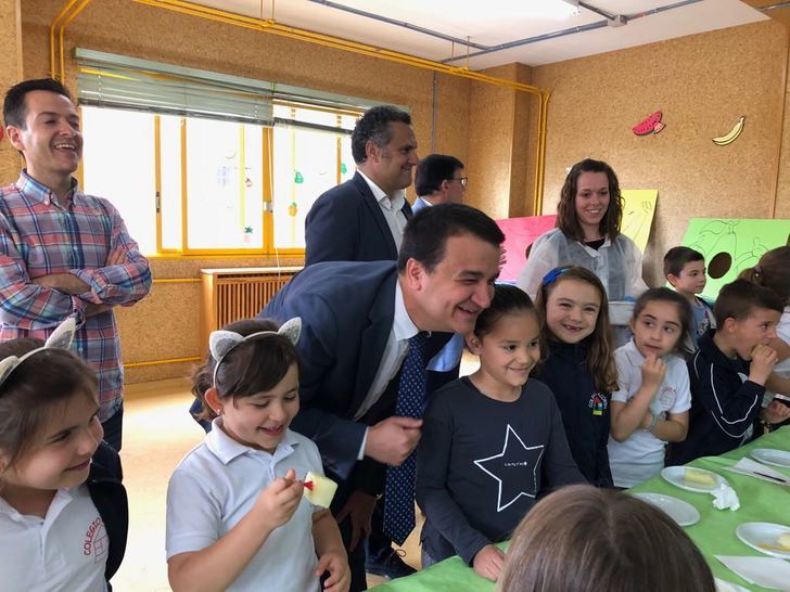 El colegio ‘Azorín’ de Albacete desarrolla el programa de hábitos saludables con el reparto de frutas y verduras entre 148 alumnos