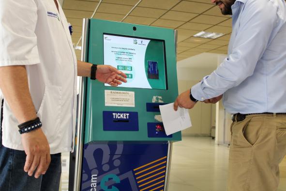 Los hospitales de Castilla-La Mancha ya disponen del sistema inteligente de turnos y avisos en salas de espera