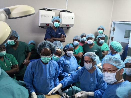 La jefa de cirugía del Hospital de Talavera imparte un curso de cirugía laparoscópica en Mozambique